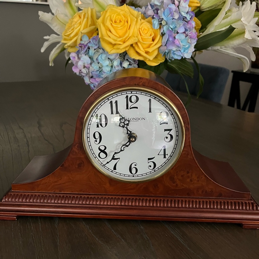 New London mantle clock, battery operated, Quartz